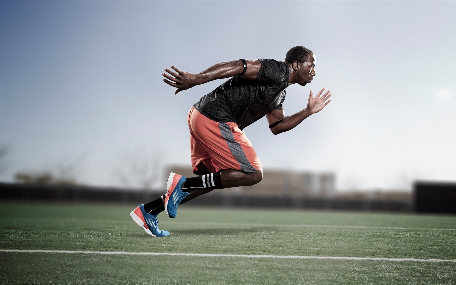 特斯·冯·迪克：富有创造力的中场球员，常常打破对方防线，冯斯特拉克家族