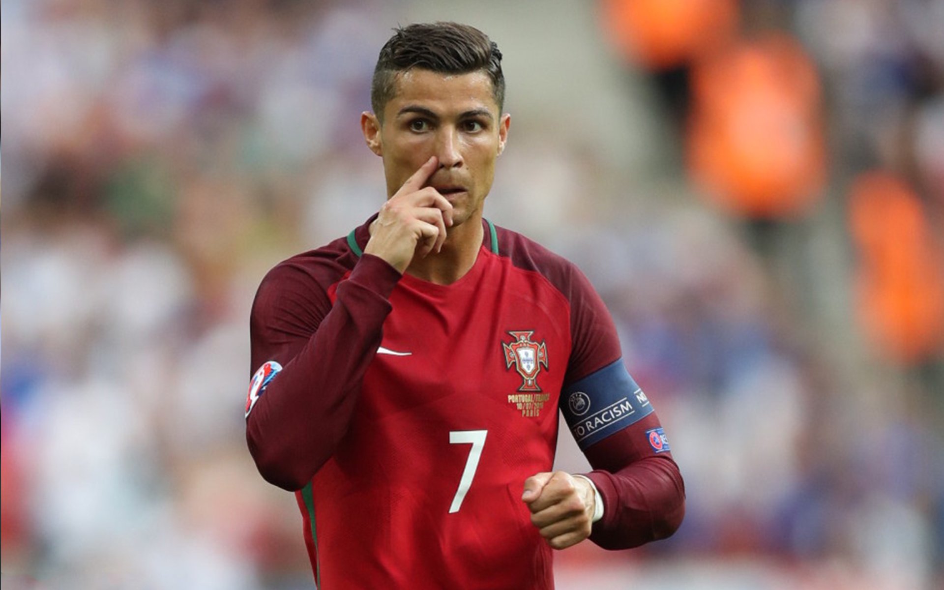 足球守门员专项装备发布会举行，守门员规则详细_足球守门员规则图解